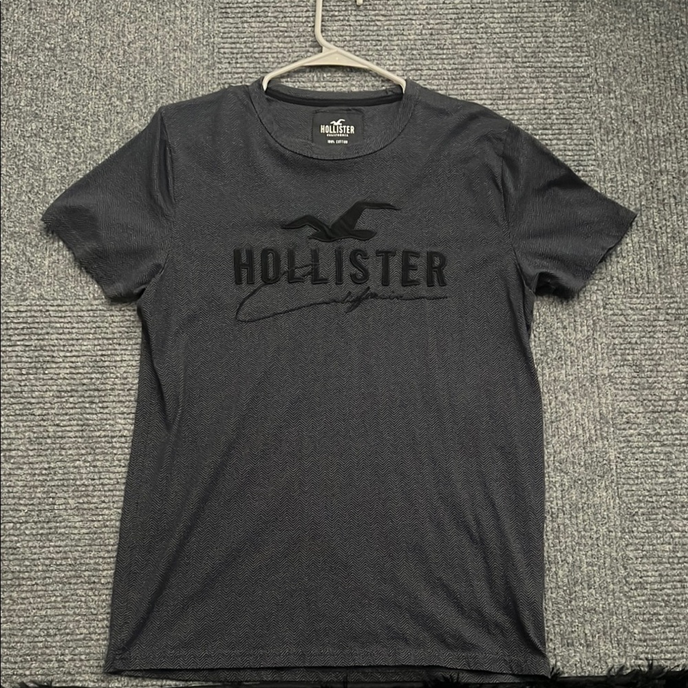Hollister Men's Gray T-Shirt
